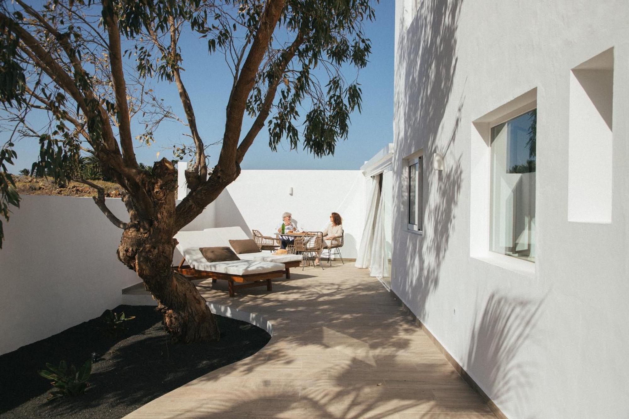 Alava Suites Costa Teguise Exteriör bild